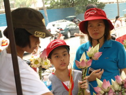 ทัวร์กัมพูชา:ทัวร์เวียดนาม:ทัวร์เขมร: ดอกไม้เขมรบูชาพระ