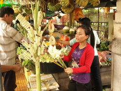 ทัวร์กัมพูชา:ทัวร์เวียดนาม:ทัวร์เขมร: แม่ค้าสาวเขมรขายดอกไม้