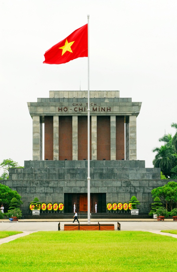 ทัวร์เวียดนามที่ไม่ค่อยพลาดชมก็ที่สุสานลุงโฮที่เวียดนามเหนือ ติดต่อทัวร์เวียดนาม โทร 089-9246304