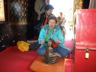 �Դ�Ѻ������ʶ�������������ѧ˹�����¡�ѹ��� "�����ᴧ" ���㹻�д�ɰҹ��оط��ٻ����ʹ������š�ҡ��ҷءͧ�����ǧ��кҧ  �����Ѵ��ǹ ���÷��պ���������͡�ҷҧ��ҹ�͡�ç�˹�͢�;�кҷ ��� ����ѵ�����ͧ�Ѻ��������������ҧʧ�ҧ�� �����͹���� ��оط��ٻͧ�����¶١���͡仨ҡ��ǧ��кҧ ����仨Ѵ�ʴ��������ا�����㹻� �.�. 1931 ��� 任�д�ɰҹ�������§�ѹ��������Ժ�ա�͹��Ѻ�׹�����ǧ��кҧ㹻� �.�.1964