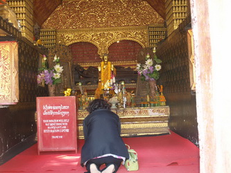 ������躹���⾸�����Ҫ ���������������⢧�ʹ� �Ѵ��§�ͧ���Ѵ����Ӥѭ�����§�� ���Ѻ��������͹���ҡ�ѡ��ͧ����Ƿ����š�ҡ����ش������� �ѡ��ҳ���¡��ͧ����Ѵ��§�ͧ �繴���ѭ������ʶһѵ¡������ �Ѵ��§�ͧ���ҧ��鹡�͹˹�ҷ�� ���������ɰҸ��Ҫ���������ͧ��ǧ��ѧ������§�ѹ������ҹ�ѡ ����ѧ���Ѻ����ػ�����ҡ�����Ҫ��Ե���ҧǧ�� ��������Ҫ��Ե������ҧ�Ѳ�� ��ѵ�����ͧ���ͧ���ش���¢ͧ��� �ٻẺʶһѵ¡����ҧ��ʹ� Ẻ��ǧ��кҧ�� �������ѧ������� ����Ҵŧ����ҡ���Ŵ٤�͹��ҧ���� ���⾸�����Ҫ��� �ç���ҧ�Ѵ��§�ͧ���㹻� �.�. 1560 ����հҹ����Ѵ��ǧ㹾���Ҫٻ������������Ҩ��֧�� 1975 �Դ�Ѻ������ʶ�������������ѧ˹�����¡�ѹ��� "�����ᴧ" ���㹻�д�ɰ�ҹ��оط��ٻ����ʹ������š�ҡ��ҷ�����㴴����Ѵ��ǹ ���÷��պ���������͡�ҷҧ��ҹ�͡�ç�˹�ͪ�;�кҷ ��� ����ѵ�����ͧ�Ѻ��������������ҧʧ�ҧ�� �����͹���� ��оط��ٻͧ�����¶١��仨Ѵ�ʴ��������ا�����㹻� �.�. 1931 ��� 任�д�ɰҹ�������§�ѹ��������Ժ�ա�͹��Ѻ�׹�����ǧ��кҧ㹻� �.�.1964 